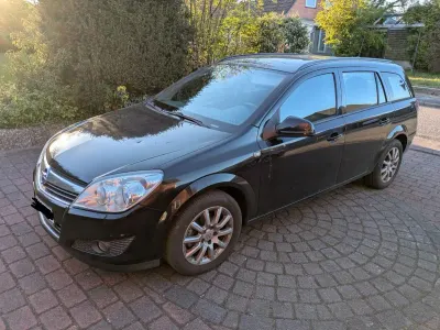 Używany Opel Astra Edition 110 KM (80 kW) 2010 Czarny Kombi