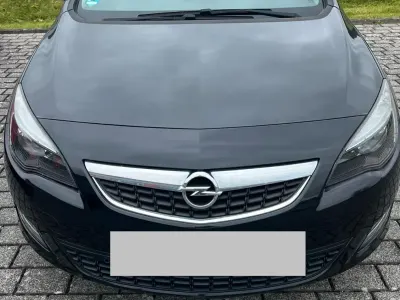 Gebraucht Opel Astra 115 PS (84 kW) 2011 Schwarz Limousine