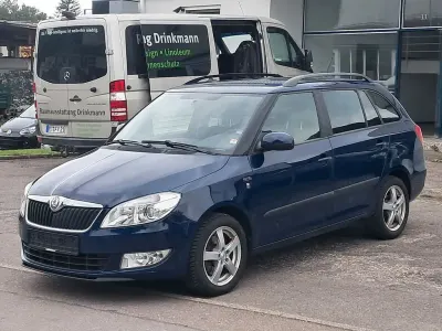 Gebraucht Skoda Fabia Family 105 PS (77 kW) 2012 Blau Kombi