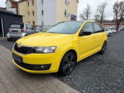 Begagnad Skoda Rapid Style 122 HK (89 kW) 2014 Gul Halvkombi