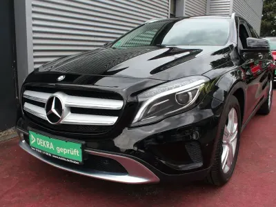 Gebraucht Mercedes GLA200 Urban 156 PS (114 kW) 2016 Schwarz SUV