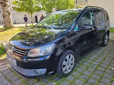 Gebraucht VW Touran 105 PS (77 kW) 2011 Schwarz Van / Kleinbus
