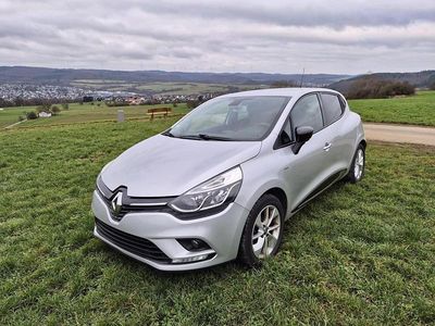 Gebraucht Renault Clio IV LIMITED Deluxe 118 PS (86 kW) 2017 Silber Kleinwagen