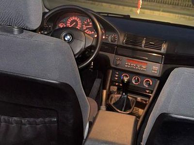 BMW 523