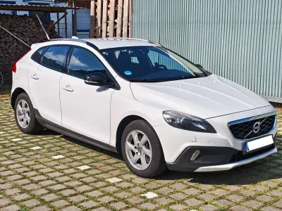 Gebraucht Volvo V40 CC You! 150 PS (110 kW) 2014 Weiß Kombi