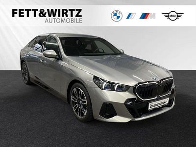Gebraucht BMW 520 M Sport 208 PS (152 kW) 2025 Oxidgrau metallic Limousine