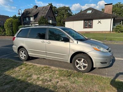 Grau Gebraucht 2007 Toyota Sienna Van / Kleinbus | 4.000 €