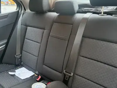Gebraucht Mercedes E220 Elegance 170 PS (125 kW) 2010 Schwarz Limousine