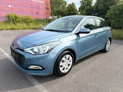 Gebraucht Hyundai i20 Pure 84 PS (61 kW) 2017 Blau Limousine