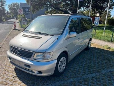 Mercedes V220