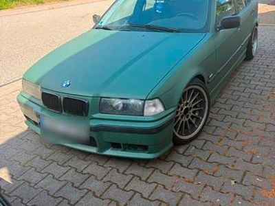 BMW 323