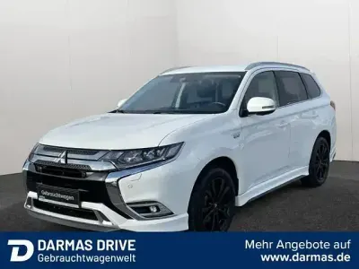 Gebraucht Mitsubishi Outlander P-HEV Plus 135 PS (99 kW) 2020 Weiß Limousine
