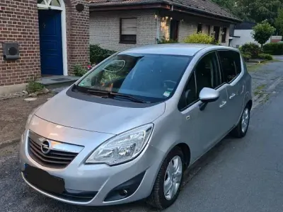 Gebraucht Opel Meriva Design Edition 101 PS (74 kW) 2011 Silber Van / Kleinbus