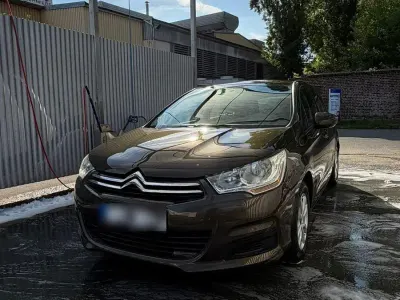 Gebraucht Citroën C4 Attraction 95 PS (69 kW) 2013 Braun Limousine