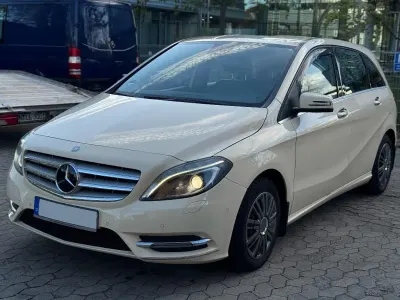 Gebraucht Mercedes B180 109 PS (80 kW) 2014 Weiß Van / Kleinbus