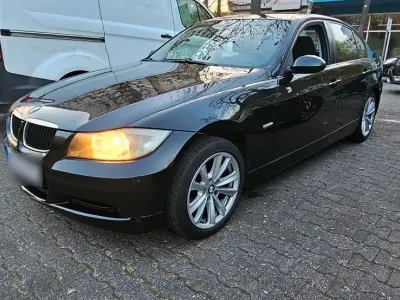 Gebraucht BMW 318 129 PS (94 kW) 2007 Schwarz Limousine