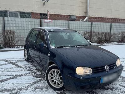 Blau Gebraucht 2002 VW Golf Limousine | 2.800 € (Fairer Preis)
