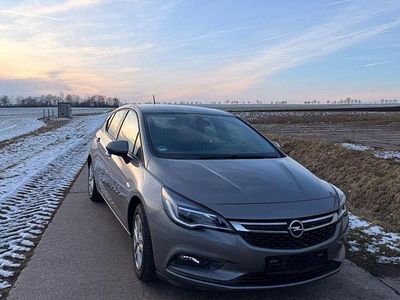 Gebraucht Opel Astra Edition 125 PS (91 kW) 2016 Grau Limousine
