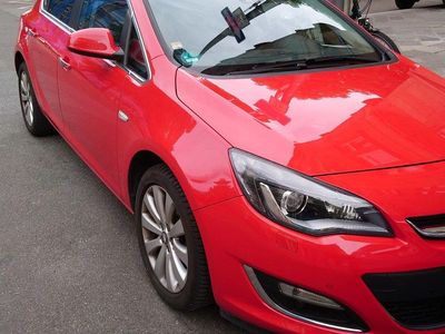 Rot Gebraucht 2012 Opel Astra Limousine | 7.500 €