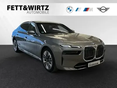Gebraucht BMW 740 Executive 299 PS (219 kW) 2024 Oxidgrau metallic Limousine