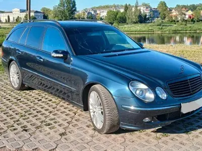Używany Mercedes E280 Avantgarde 177 KM (130 kW) 2005 Niebieski Sedan/Limuzyna