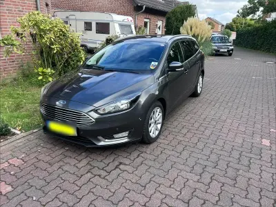Gebraucht Ford Focus Titanium 125 PS (91 kW) 2015 Grau Limousine