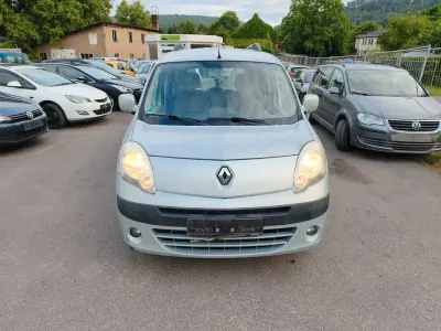Gebraucht Renault Kangoo Happy Family 106 PS (77 kW) 2011 Silber Van / Kleinbus
