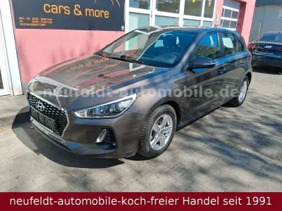 Usata Hyundai i30 Select 101 CV (74 kW) 2017 Marrone Berlina