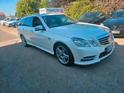 Gebraucht Mercedes E500 409 PS (300 kW) 2011 Weiß Kombi