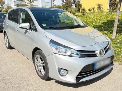 Gebraucht Toyota Verso 111 PS (81 kW) 2014 Silber Van / Kleinbus