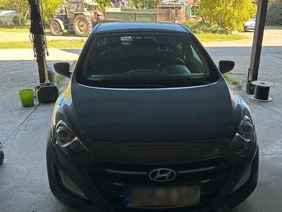 Usado Hyundai i30 100 HP (73 kW) 2017 Cinzento Coupé