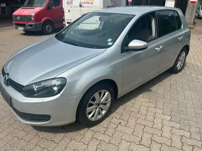 Gebraucht VW Golf VI 82 PS (60 kW) 2011 Silber Kleinwagen