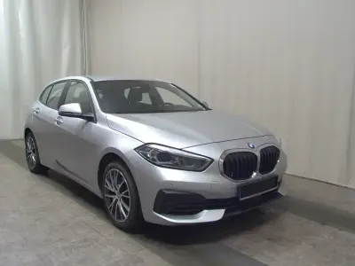 Gebraucht BMW 118 Advantage 150 PS (110 kW) 2020 Glaciersilber metallic (metallic) Kleinwagen