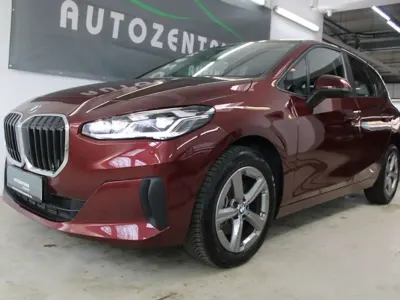 Gebraucht BMW 218 Active Tourer 150 PS (110 kW) 2023 Piemont rot metallic Van / Kleinbus