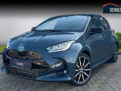 Gebraucht Toyota Yaris Hybrid Premium 131 PS (96 kW) 2025 Grau Limousine