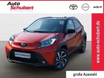 Neu Toyota Aygo X 72 PS (52 kW) 2025 3u4)/ black mica (209) (rot SUV