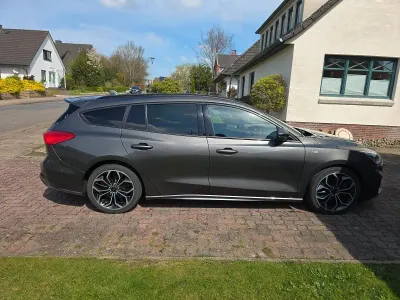 Używany Ford Focus ST-Line 150 KM (110 kW) 2019 Szary Sedan/Limuzyna