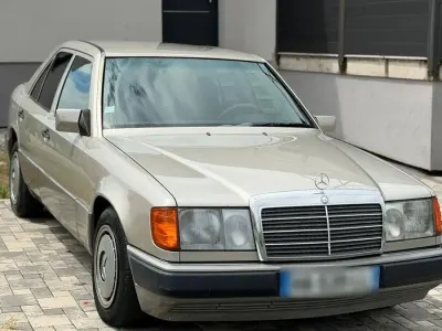 Gebraucht Mercedes 250 94 PS (69 kW) 1993 Gold Limousine