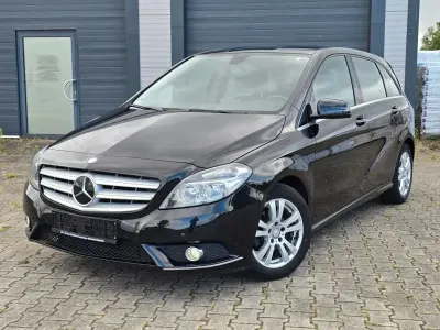 Gebraucht Mercedes B180 109 PS (80 kW) 2013 Schwarz Kleinwagen