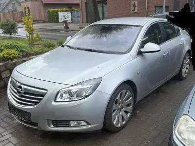 Używany Opel Insignia 260 KM (191 kW) 2009 Srebrny Sedan/Limuzyna
