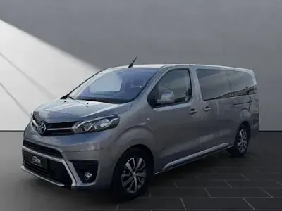 Gebraucht Toyota Proace Verso Comfort 144 PS (105 kW) 2023 Silber Kombi