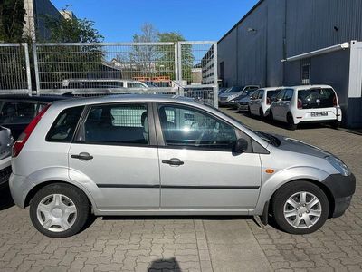 Usata Ford Fiesta Ghia 80 CV (58 kW) 2003 Argento Utilitaria