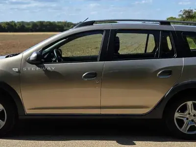 Gebraucht Dacia Logan MCV Stepway 101 PS (74 kW) 2020 Gold Limousine