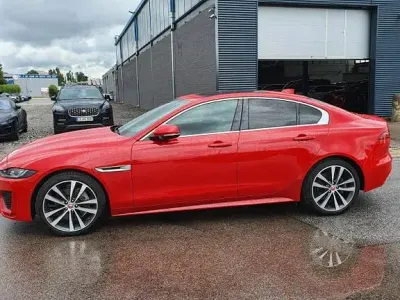 Gebraucht Jaguar XE R-Dynamic 179 PS (131 kW) 2019 Rot Limousine