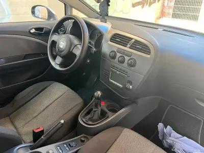 Używany Seat Leon Comfort 102 KM (75 kW) 2007 Srebrny Hatchback