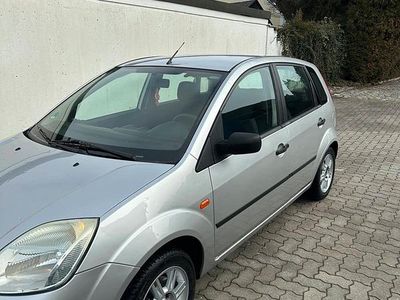Gebraucht Ford Fiesta 2004 Silber Kleinwagen