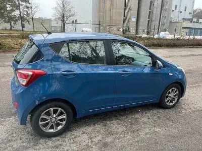 Second-hand Hyundai i10 Edition 87 CP (63 kW) 2014 Albastru Hatchback