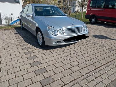 Gebraucht Mercedes E220 Elegance 150 PS (110 kW) 2003 Silber Limousine
