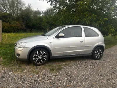 Gebraucht Opel Corsa 80 PS (58 kW) 2005 Silber Kleinwagen