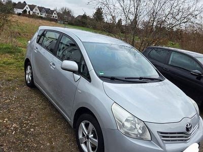 Gebraucht Toyota Verso Life 126 PS (92 kW) 2009 Silber Van / Kleinbus